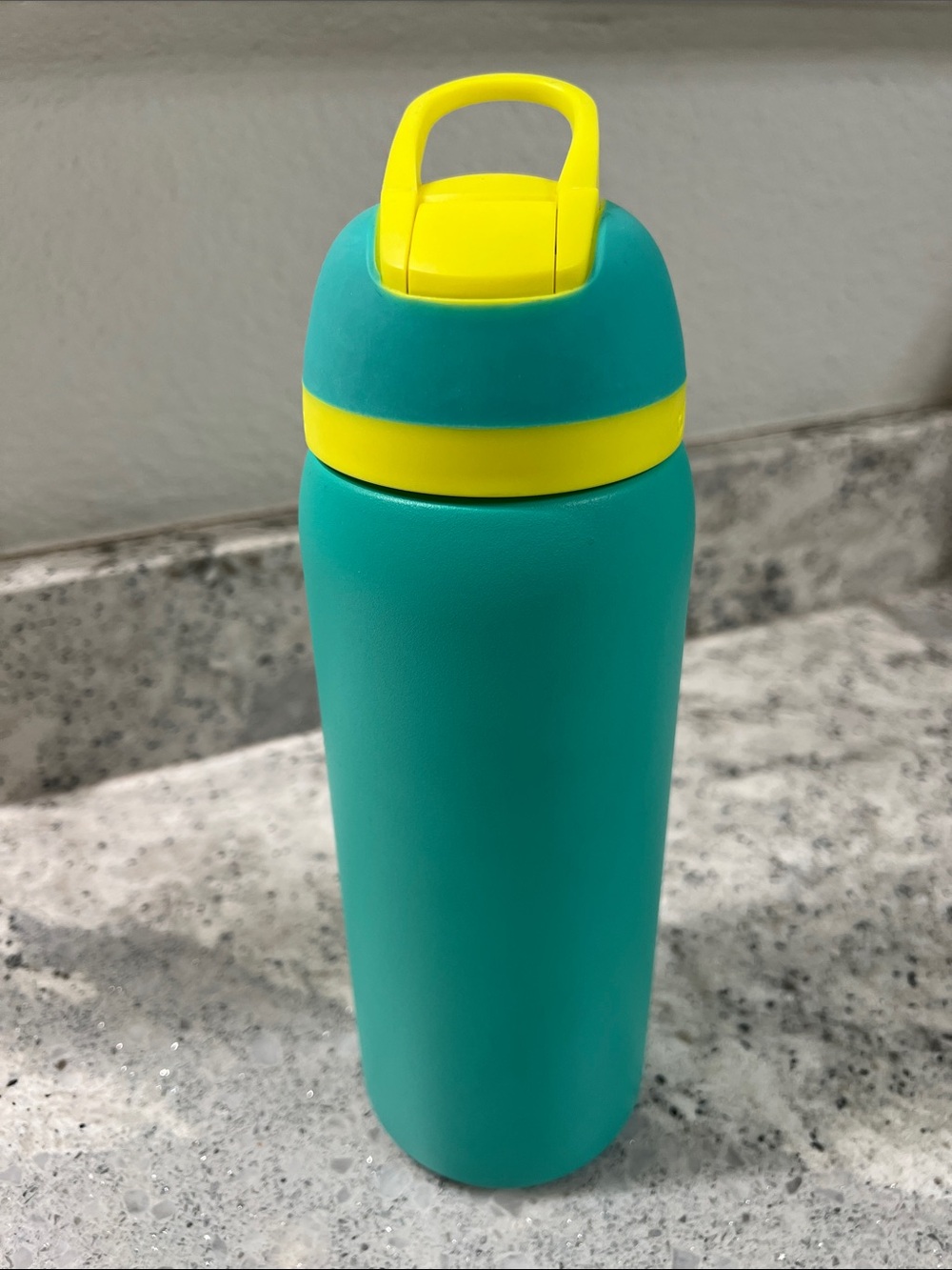 Owala 32 Oz Freesip Neon Basil - Picture 14 of 16